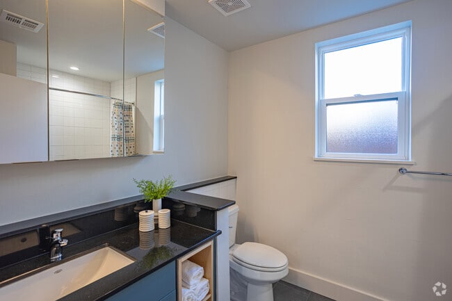 1BR, 1BA - 816SF - Plaza Flats