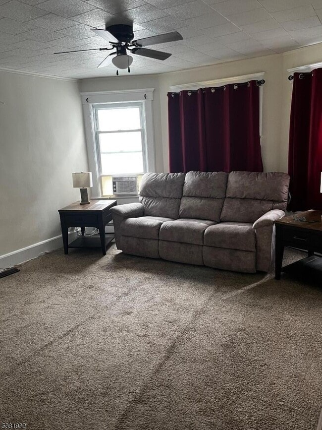 Foto del edificio - 128 W Clinton St