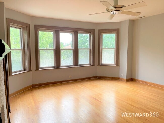 Foto del edificio - 3722 W Wilson Ave