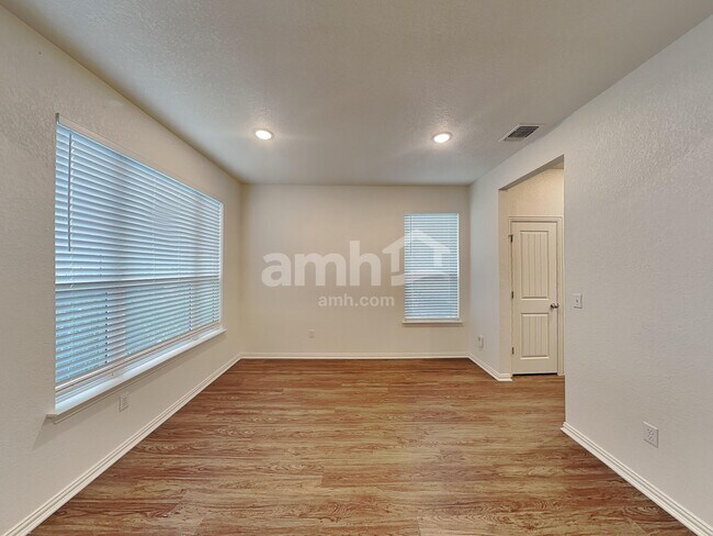 Foto del edificio - 457 Pebble Bend