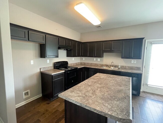 Building Photo - BRAND NEW 4 BEDROOM HOME IN BETHEL PARK!!