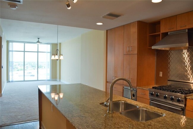Foto del edificio - 1208 E Kennedy Blvd