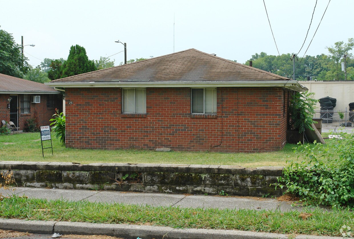 Building Photo - 25 Hart St