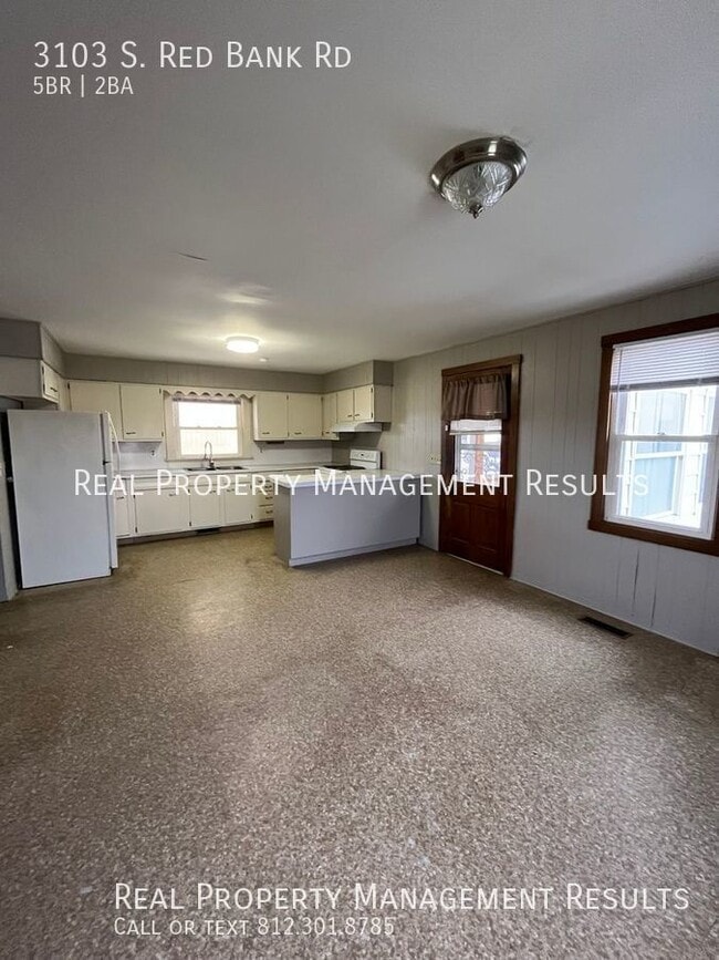 Building Photo - 5 bedroom/2 bath Farm house West side!