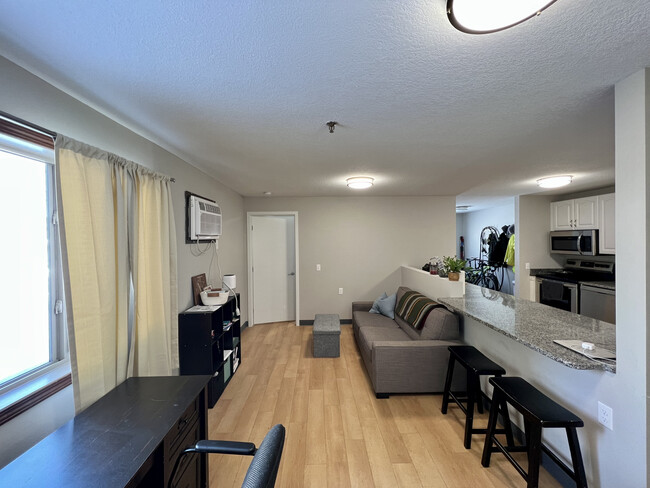 Foto del edificio - 914 3rd Ave NE