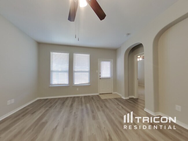 Building Photo - 468 Spring Dr