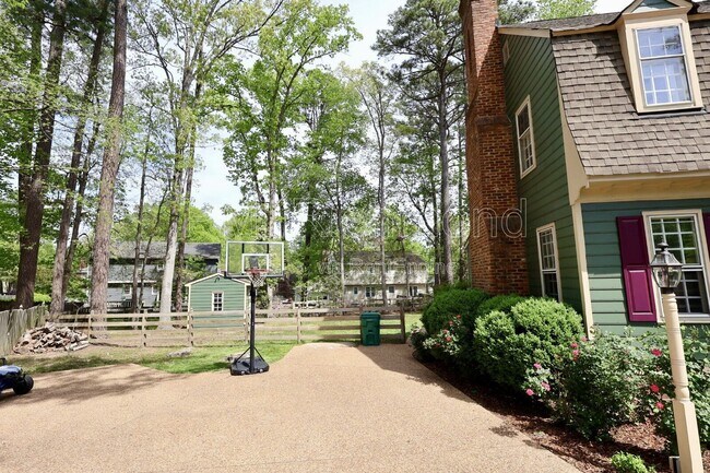 Foto del edificio - 10502 Crowncrest Ct