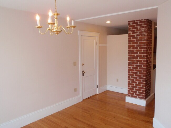 Living room - 21 Waverly St