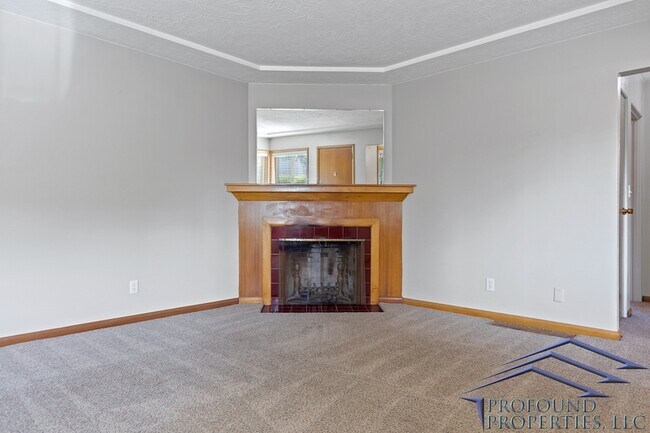 Building Photo - 4315 NE Thompson St