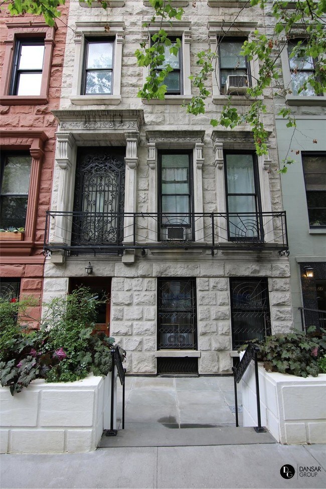 Building Photo - 29 W 76th St