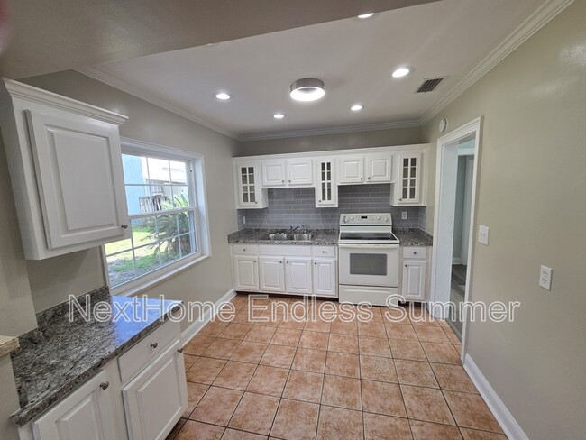Foto del edificio - 4045 Bunnell Dr
