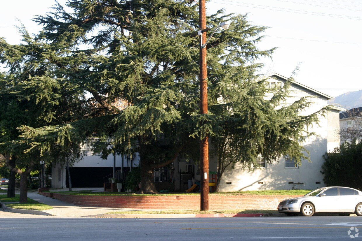Foto del edificio - 1919 W Victory Blvd
