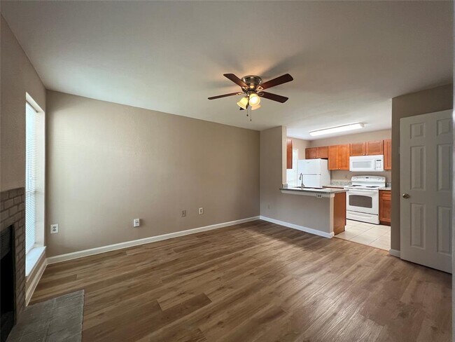 Foto del edificio - 3900 Woodchase Dr