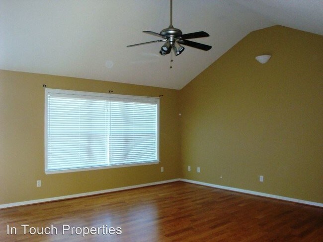 Building Photo - 4 br, 2 bath House - 38 Oak Street