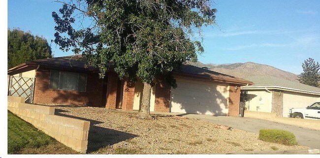 Building Photo - 45788 Bentley St
