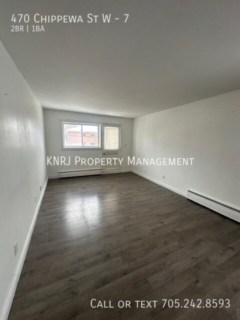 Photo du bâtiment - Large Two Bedroom Apartment (Third Floor)