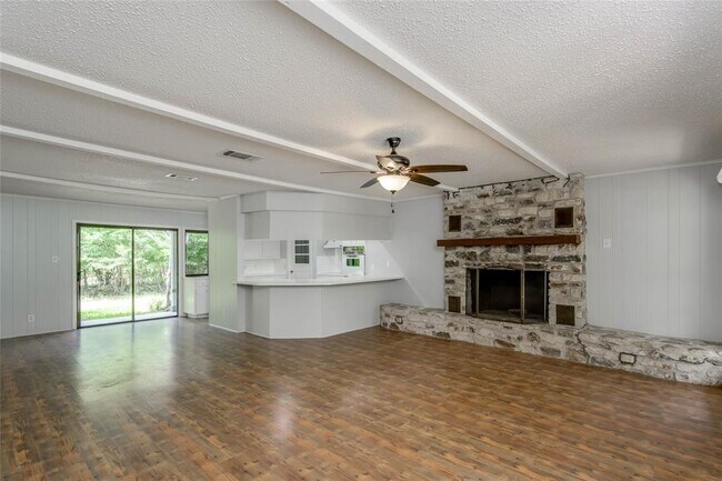 Foto del edificio - 18641 Camino Real