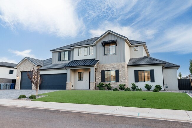 Foto del edificio - 6 bed / 4 bath / 3 car garage custom home in Pecan Valley