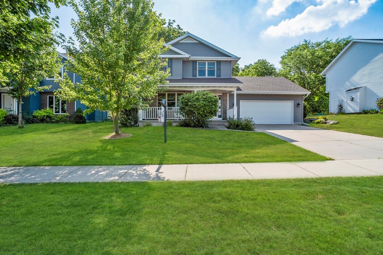 Primary Photo - 1106 Tamarack Way