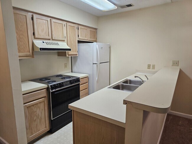 Foto del edificio - Cypress Bay Golf &amp; Racquet - W7