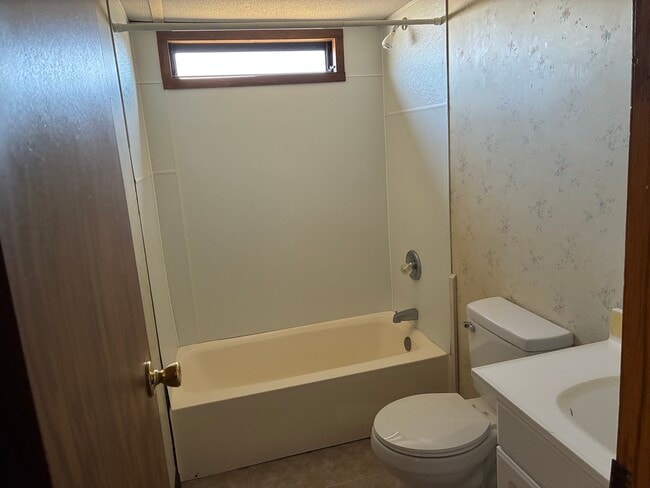 Building Photo - 30 Upper Price Ln