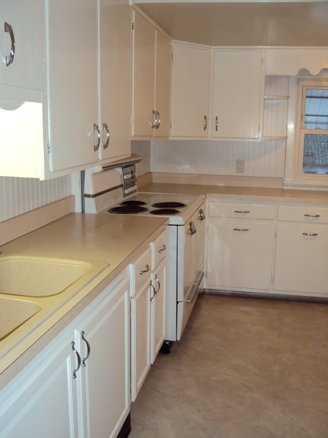 61 W Main St Unit 2 Mechanicsburg Pa 17055 Apartment For Rent