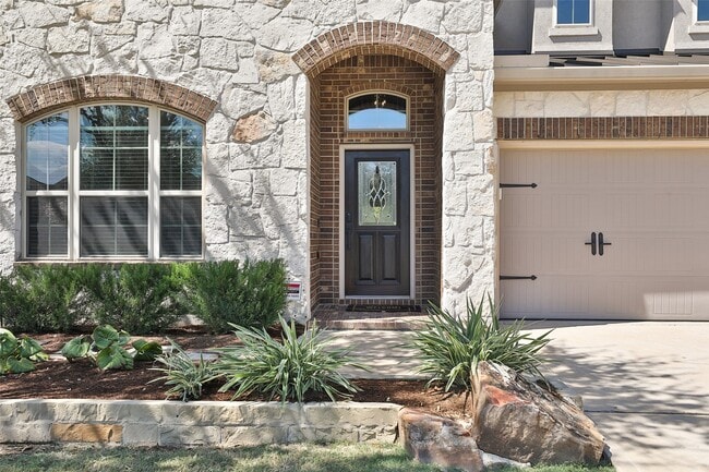 Building Photo - 2215 Tonkawa Trl