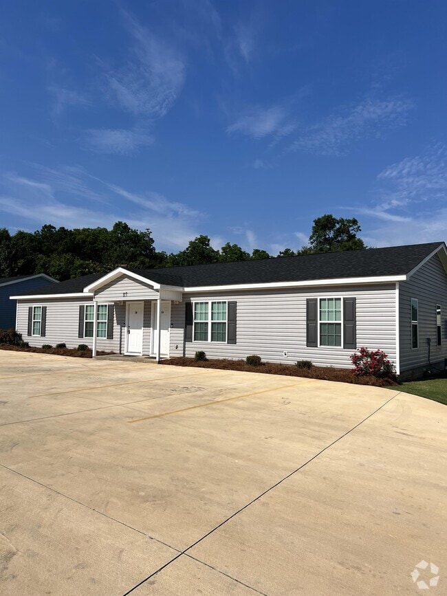 Apartments for rent in Reynolds GA with Laundry Facilities 1 Rentals