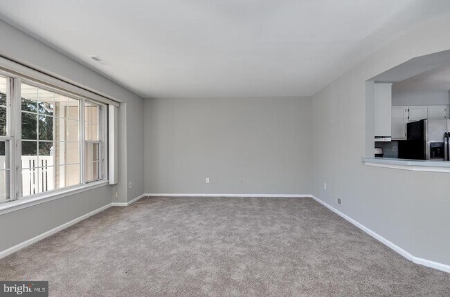 Building Photo - 207 Oliphant Ln