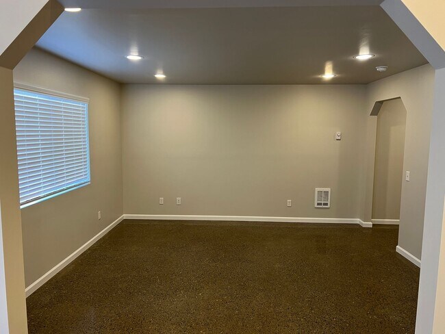 Foto del edificio - Charming 3-Bed Duplex with 2.5 Baths & 1600 Sq Ft - Prime Tacoma Location!