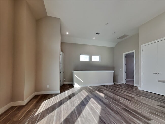 Foto del edificio - 5902 Gardendale Dr
