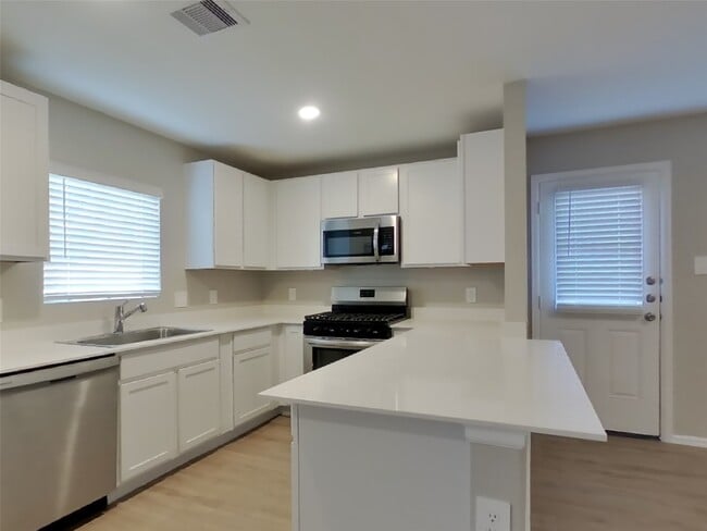 Building Photo - 3023 Twisted Myrtle Dr