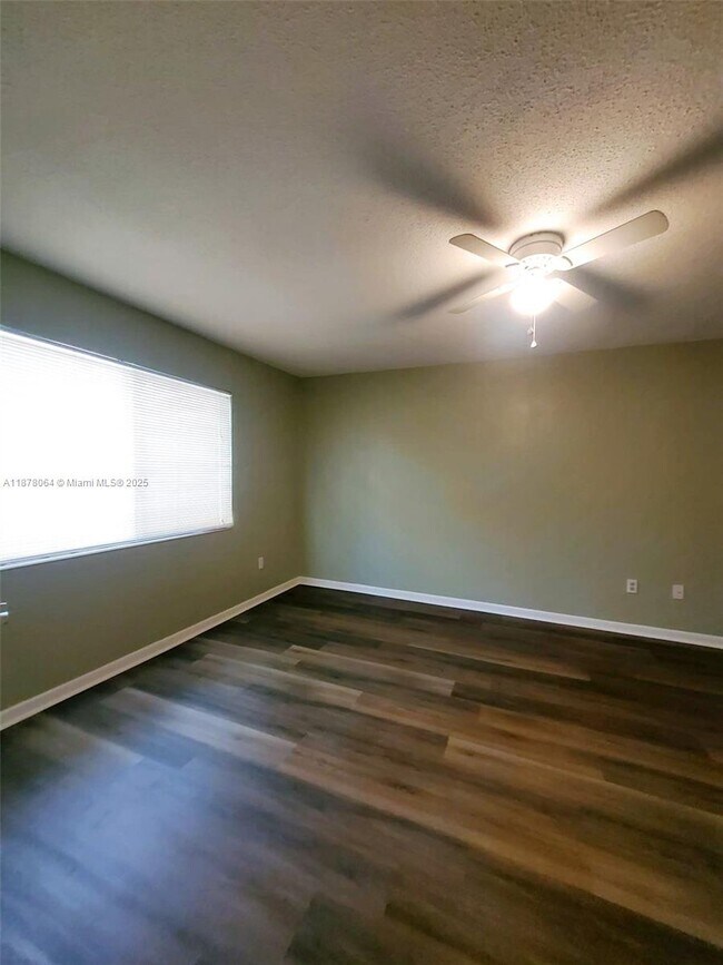 Foto del edificio - 507 NW 39th Rd