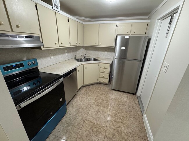 Building Photo - 3101 Oakland Shores Dr