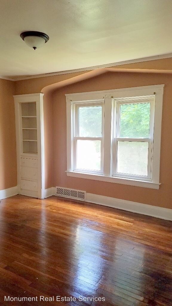 Building Photo - 10554 Elk Ave