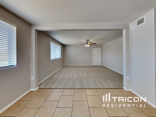 Building Photo - 14801 N 29th Dr