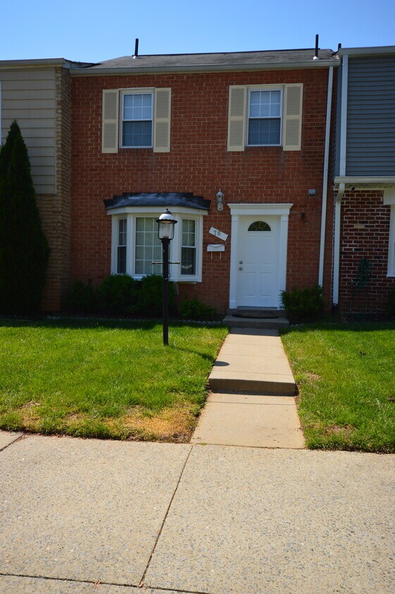 Front - 76 Orchard Dr