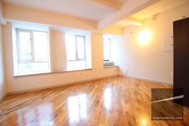 Building Photo - 2928 41st Ave