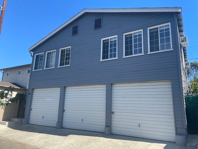 Building Photo - 1534 N Ave 47