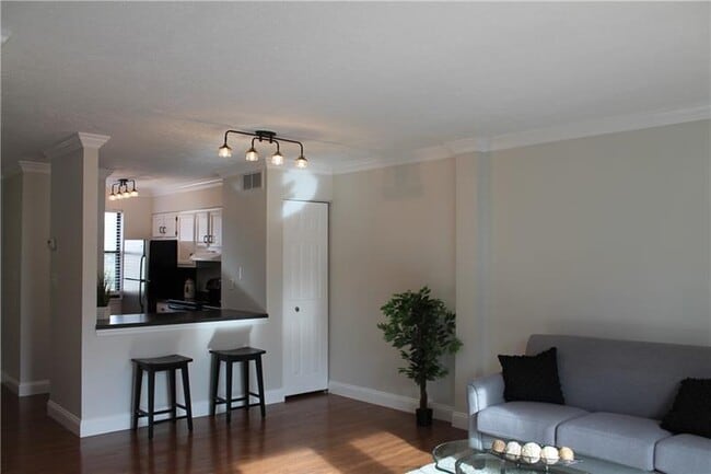 Building Photo - 136 Woodhaven Dr