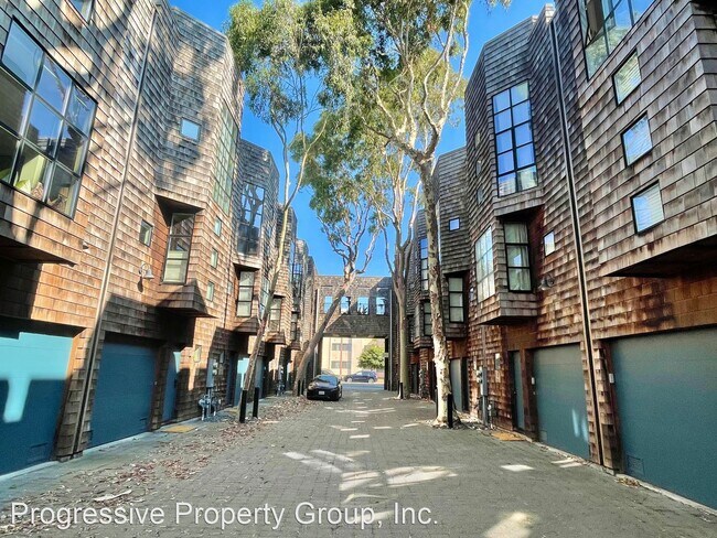 Building Photo - 2 br, 1.5 bath House - 447 Fulton Street