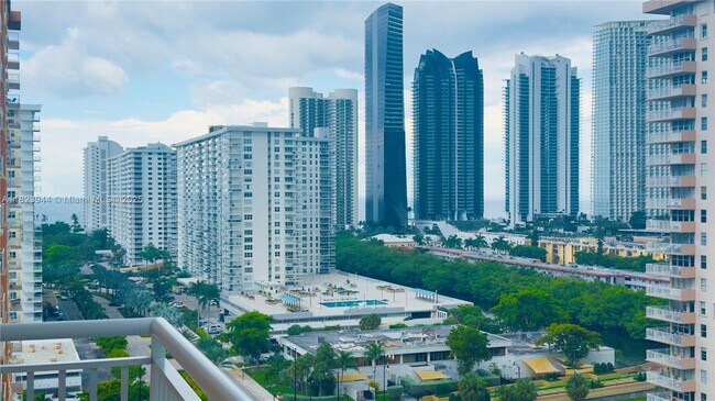 Foto del edificio - 251 174th St