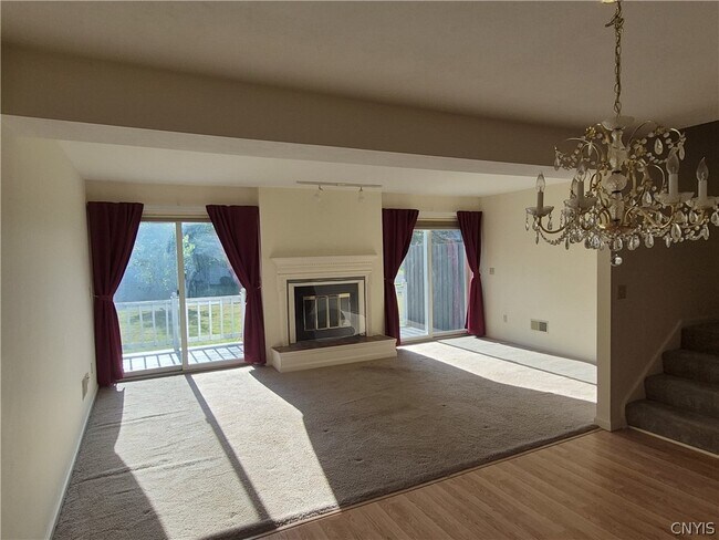Foto del edificio - 489 Summerhaven Dr N
