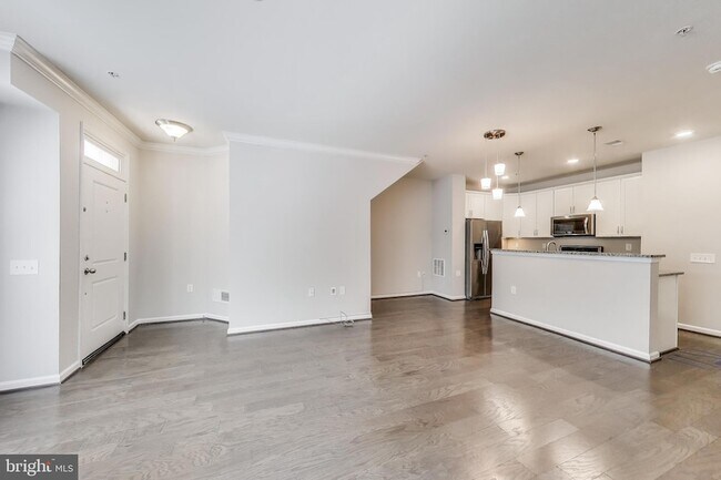 Foto del edificio - 645 Diamondback Dr