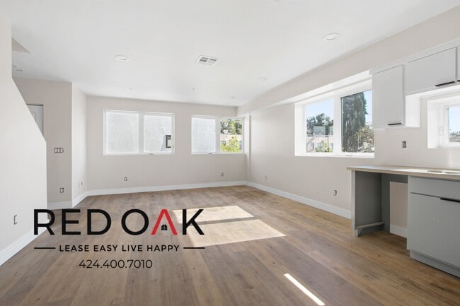 Building Photo - BRAND NEW Four Bedroom With, NEW Stainless...