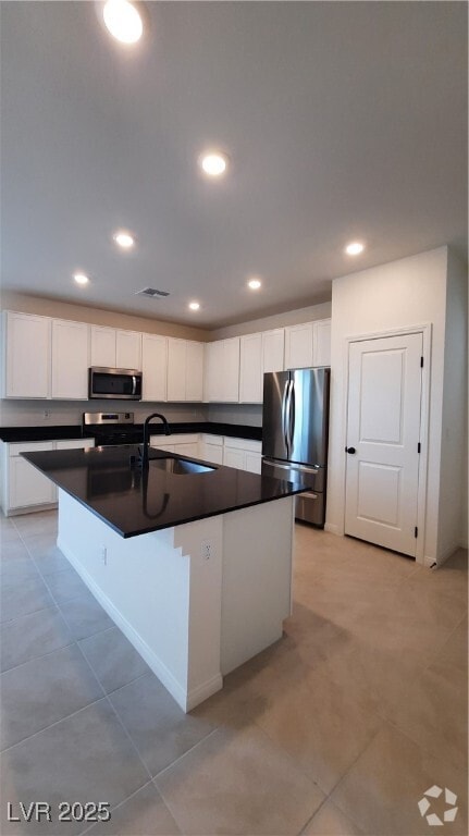 Building Photo - 9084 Marigold Crk St