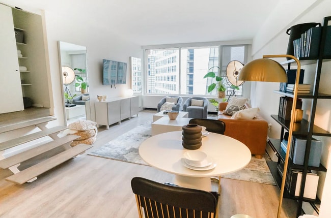 Building Photo - 20 E Chestnut St