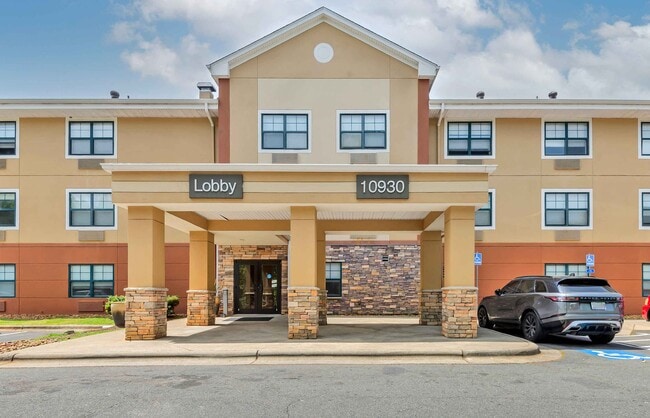 Building Photo - Furnished Studio-Charlotte - Pineville - P...