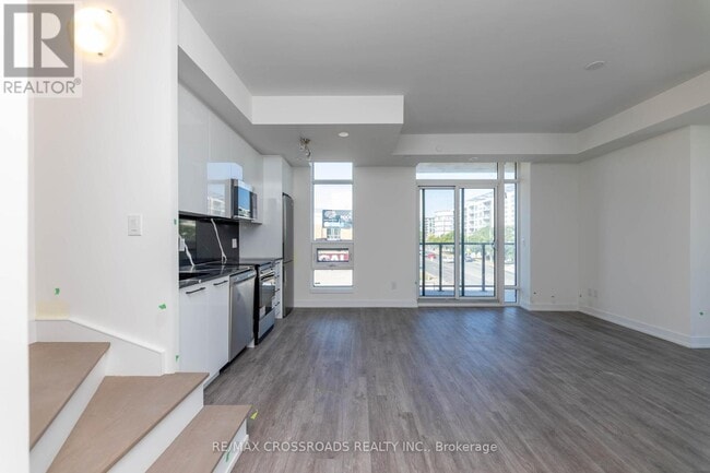 Building Photo - 871-T871 Sheppard Ave W