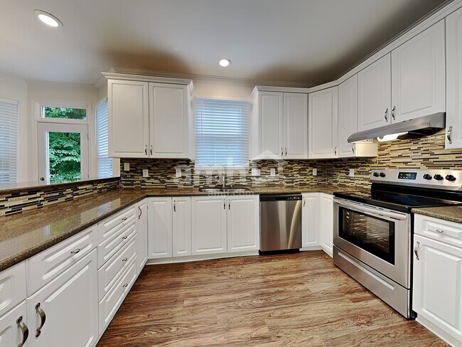 Building Photo - 2107 Regents Park Ln